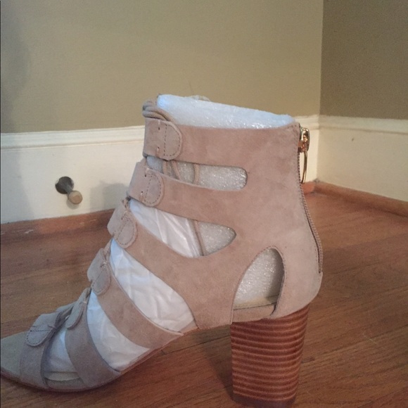 Brand new, never worn Marc Jacob heels. - Picture 3 of 4